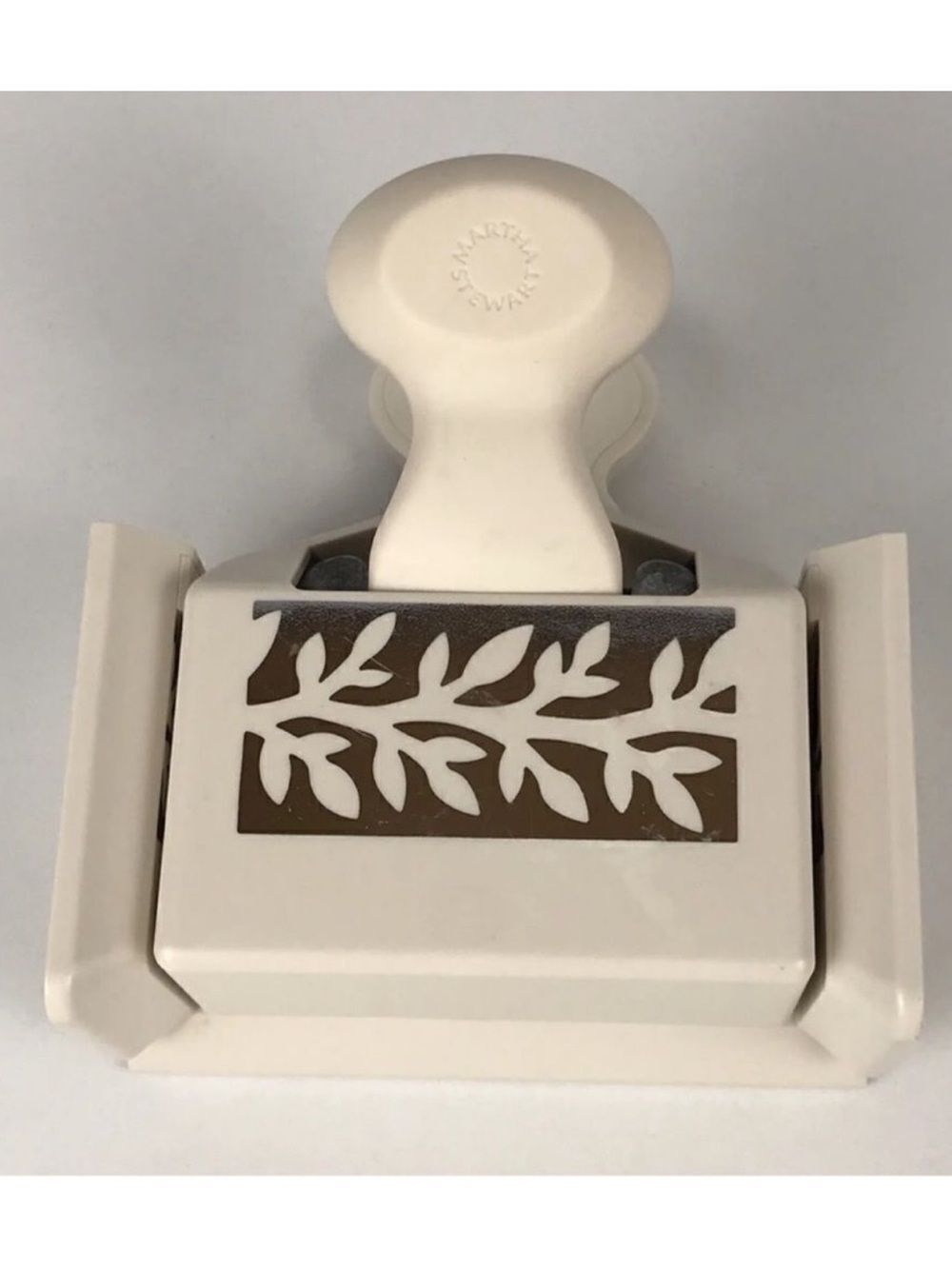 MARTHA STEWART Ivory Corner + Border Paper Punch Around the Page Vine Trim